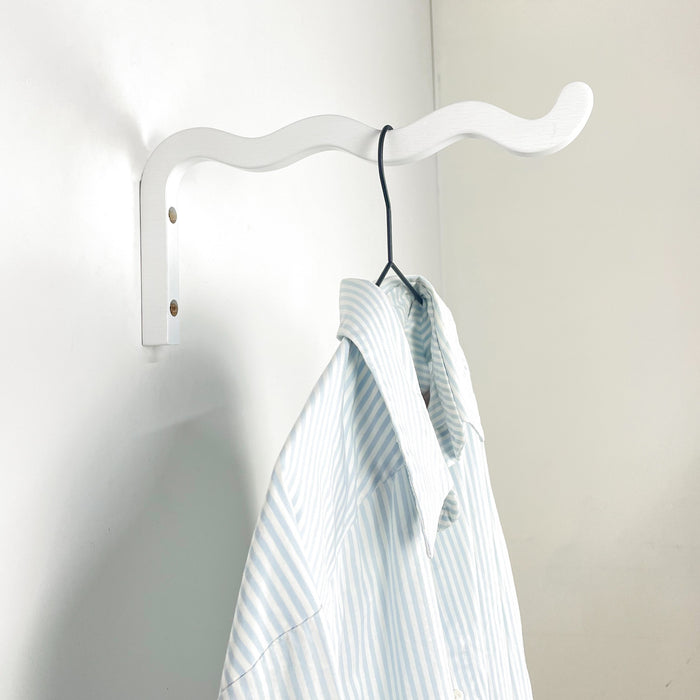 Wavy clothes hanger | White | 12"x6"